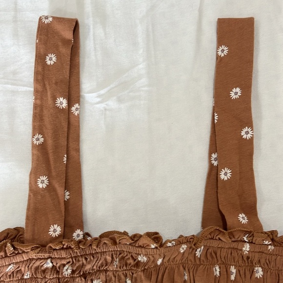 Size XS American Eagle brown ruffled floral crop top WORN ONCE - Picture 4 of 4